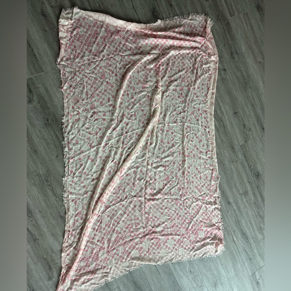 Pink and creme Louis Vuitton Damier Alize stole - Picture 2 of 4